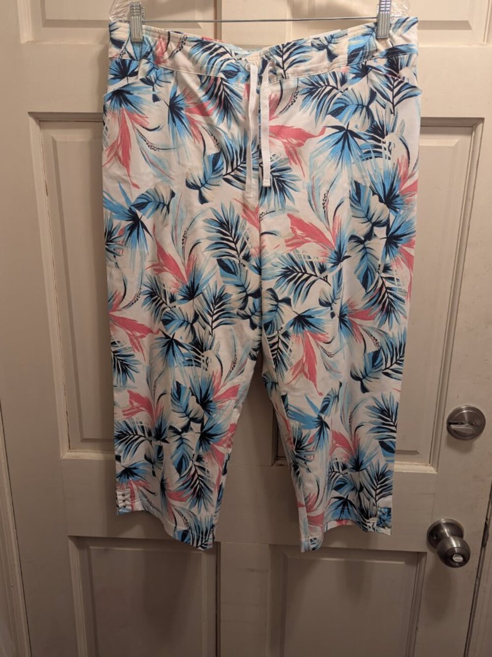 Capri's NWT Very cute Chico's size 2.5/ex-large